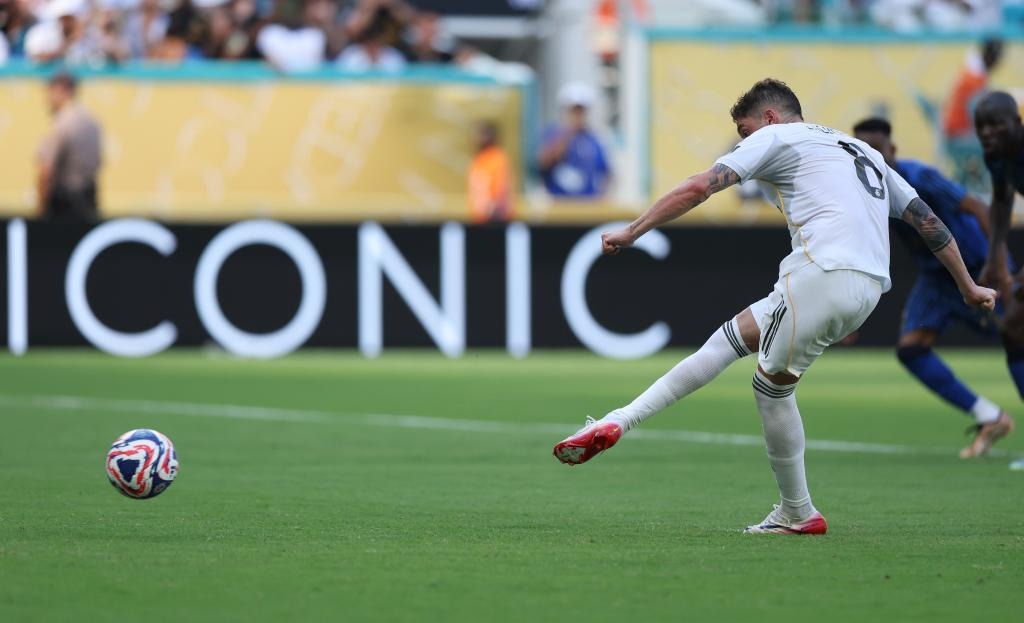 切尔西官宣！罗塞尼尔签约6年，曾辅佐鲁尼，周六将迎处子秀